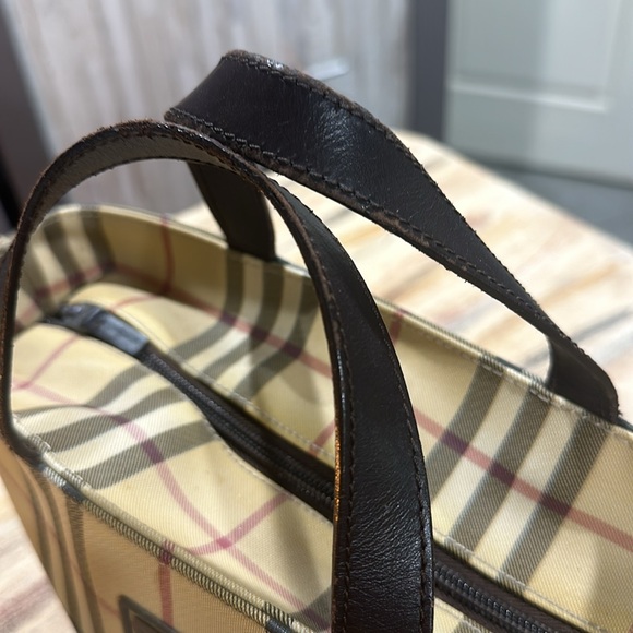 VINTAGE BURBERRY HANDBAG - Picture 7 of 16